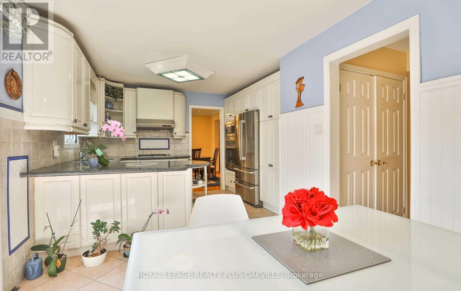 Photo 13 of 2100 Waycross Crescent, Mississauga ON