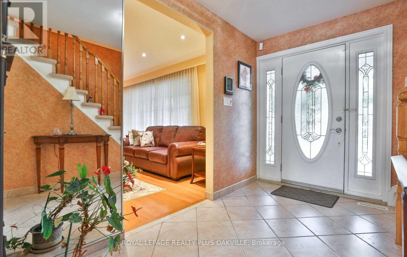 Photo 4 of 2100 Waycross Crescent, Mississauga ON