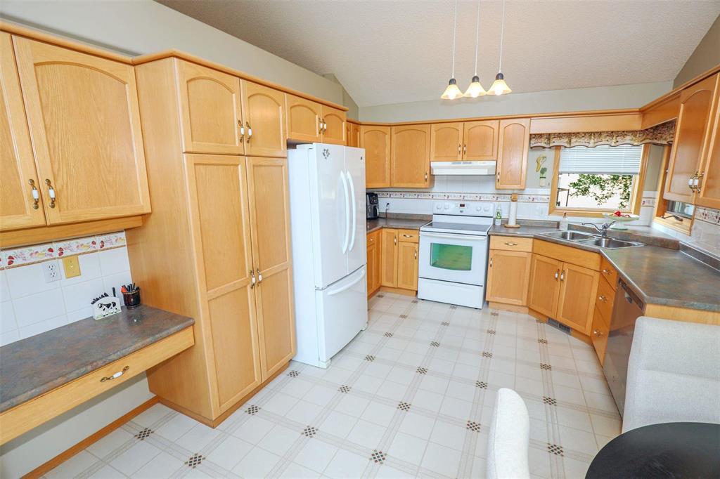 Photo 16 of 10 134 Southbridge Drive, Winnipeg MB