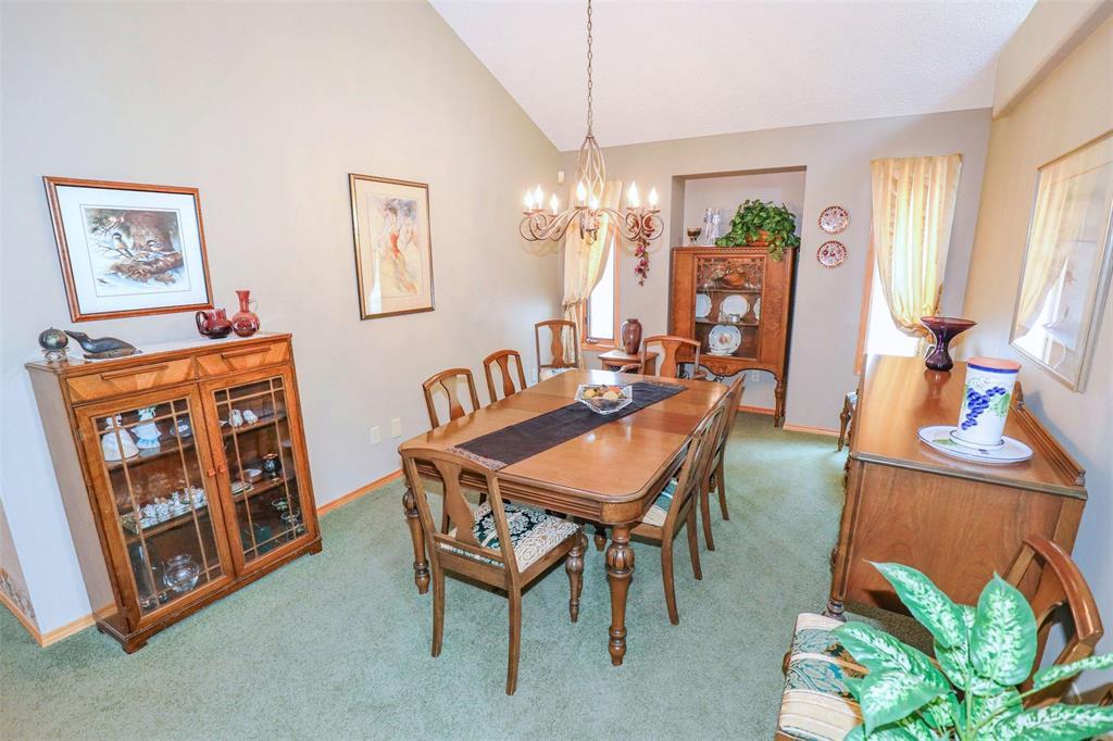 Photo 11 of 10 134 Southbridge Drive, Winnipeg MB