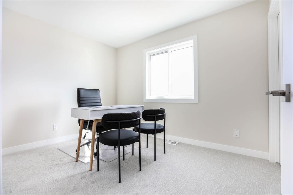 Photo 10 of 19 Skylark Lane, Winnipeg MB