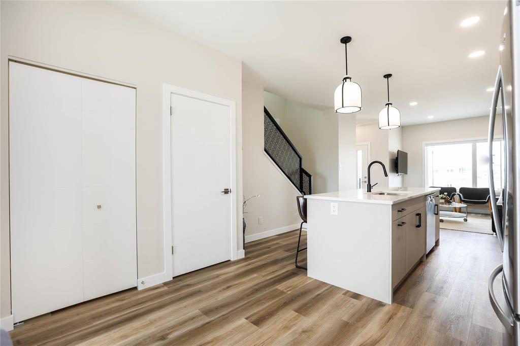 Photo 32 of 19 Skylark Lane, Winnipeg MB