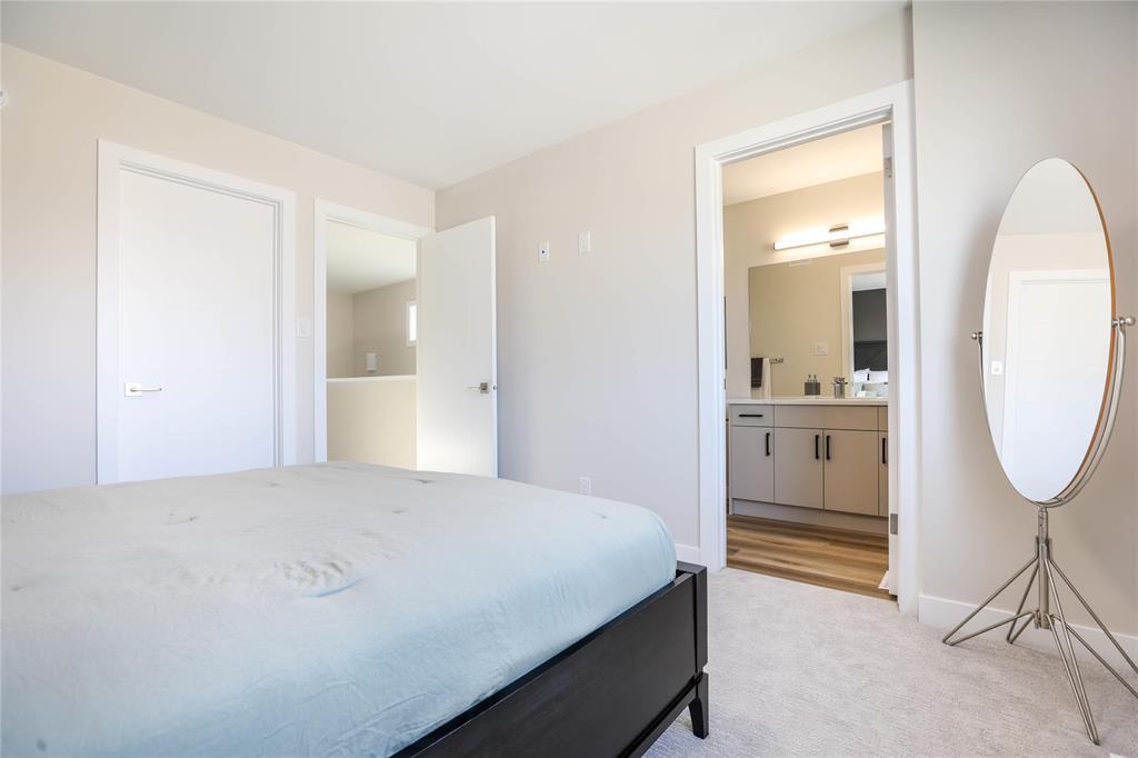 Photo 5 of 19 Skylark Lane, Winnipeg MB