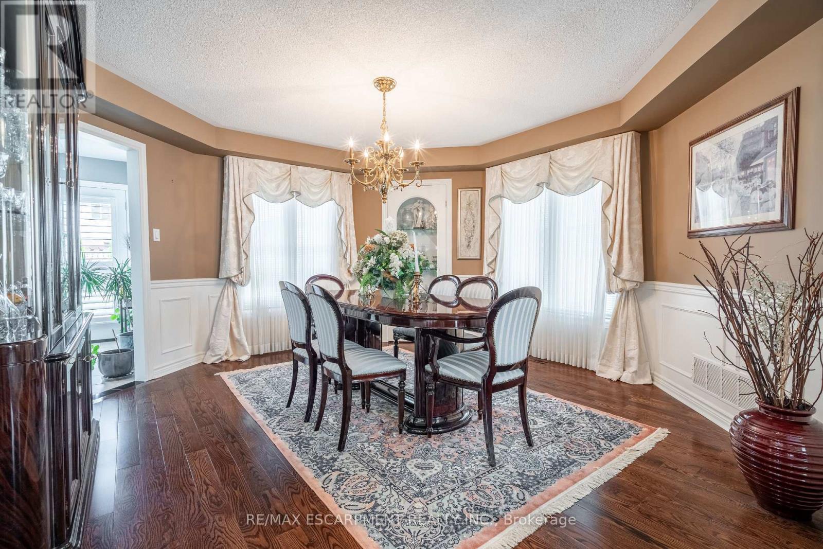 Photo 12 of 89 Meadowlands Boulevard, Hamilton ON