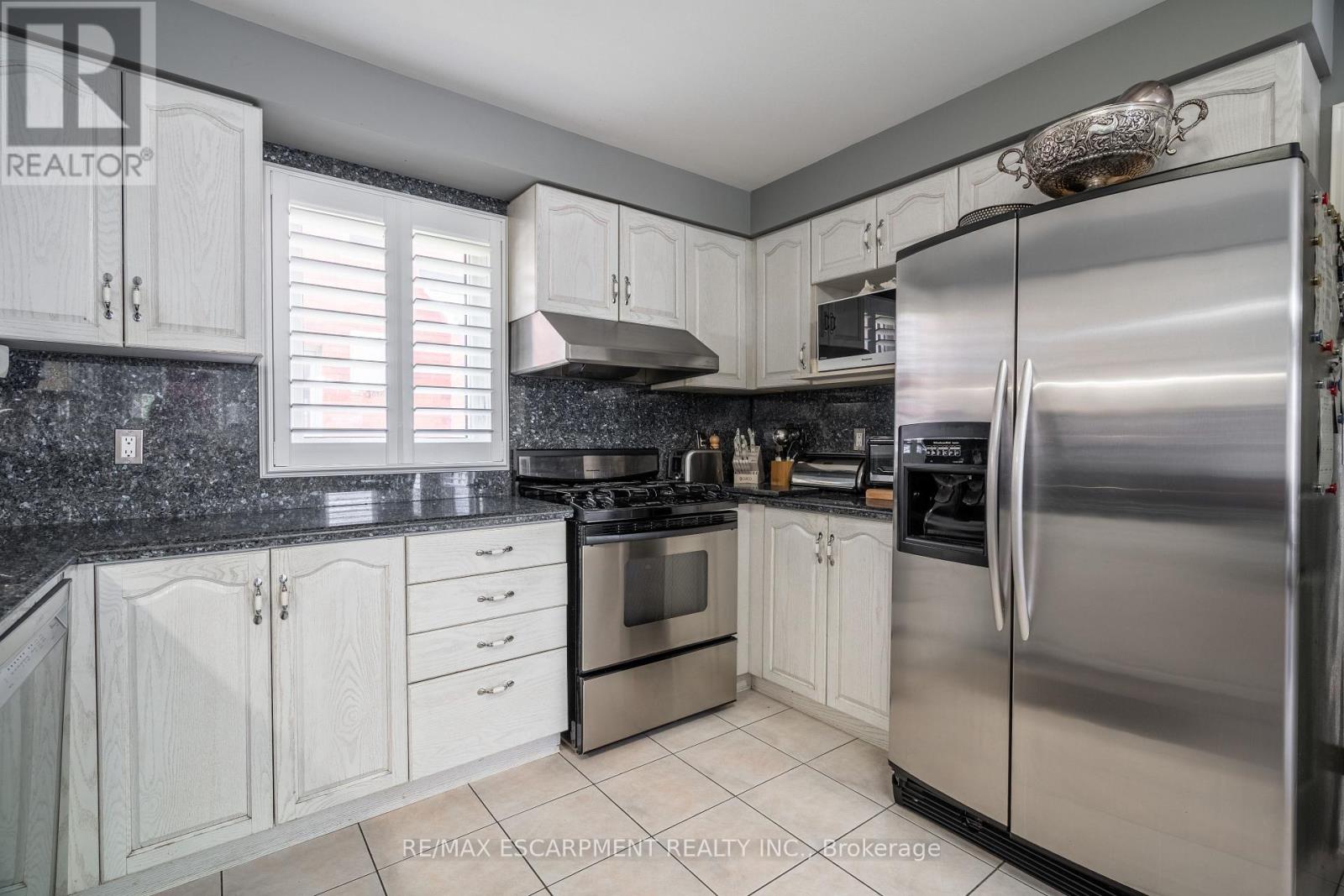 Photo 23 of 89 Meadowlands Boulevard, Hamilton ON