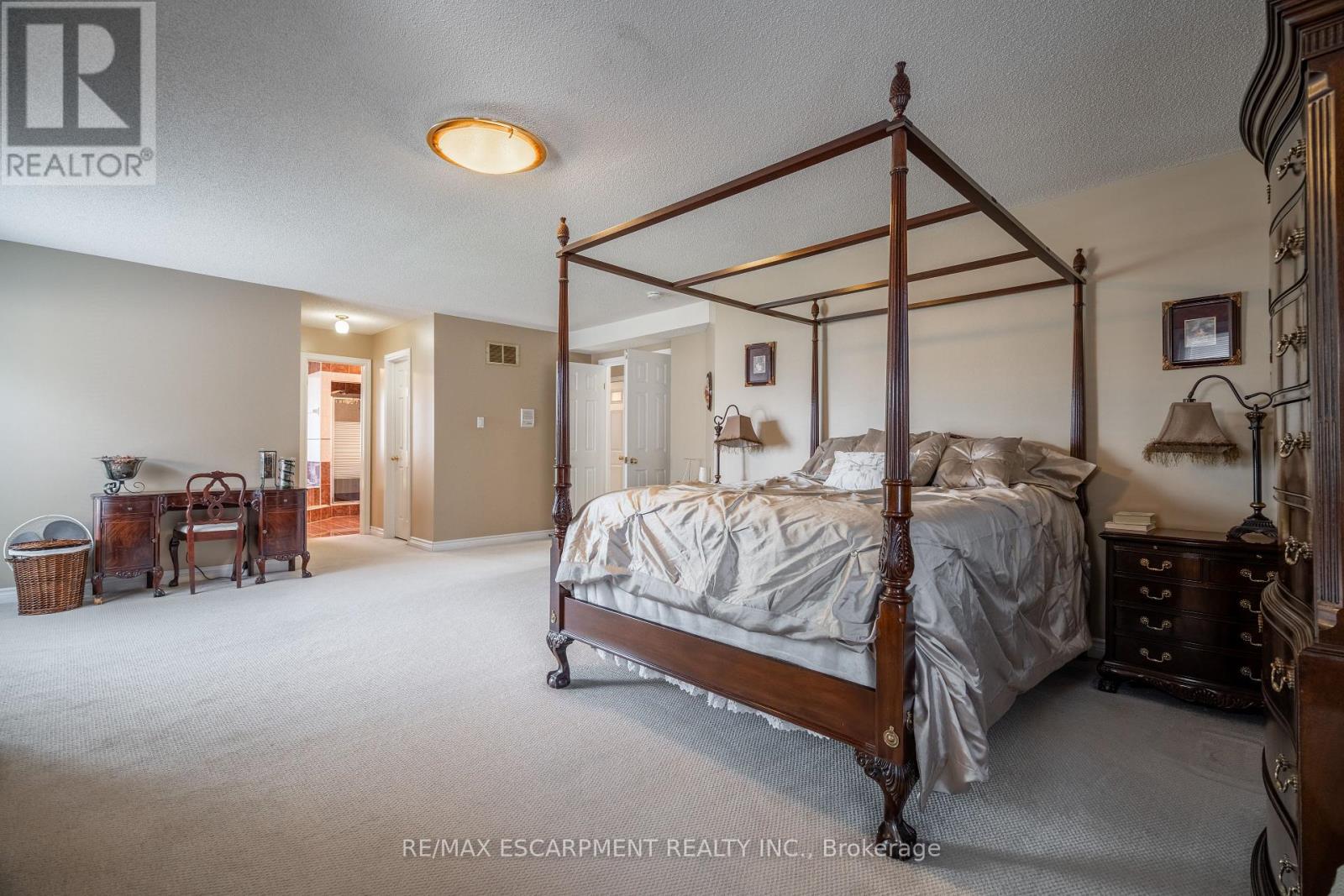 Photo 37 of 89 Meadowlands Boulevard, Hamilton ON
