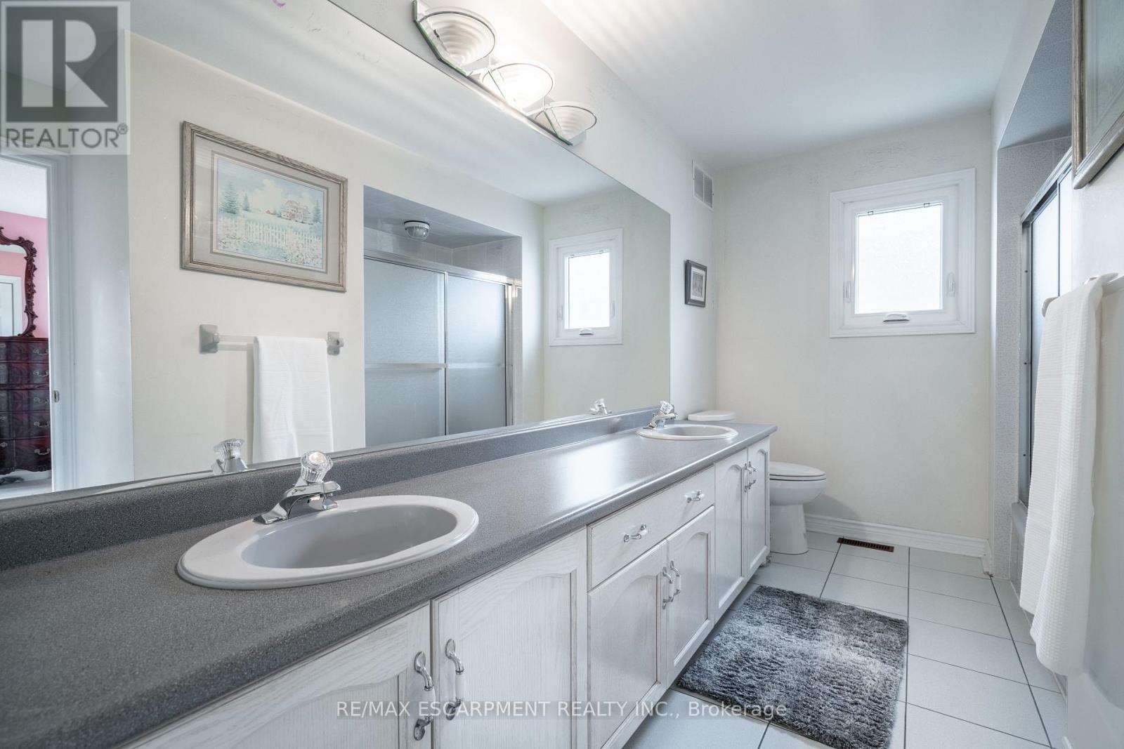 Photo 10 of 89 Meadowlands Boulevard, Hamilton ON