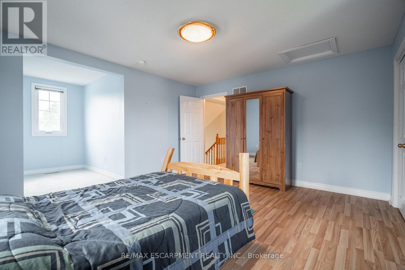 Photo 8 of 89 Meadowlands Boulevard, Hamilton ON