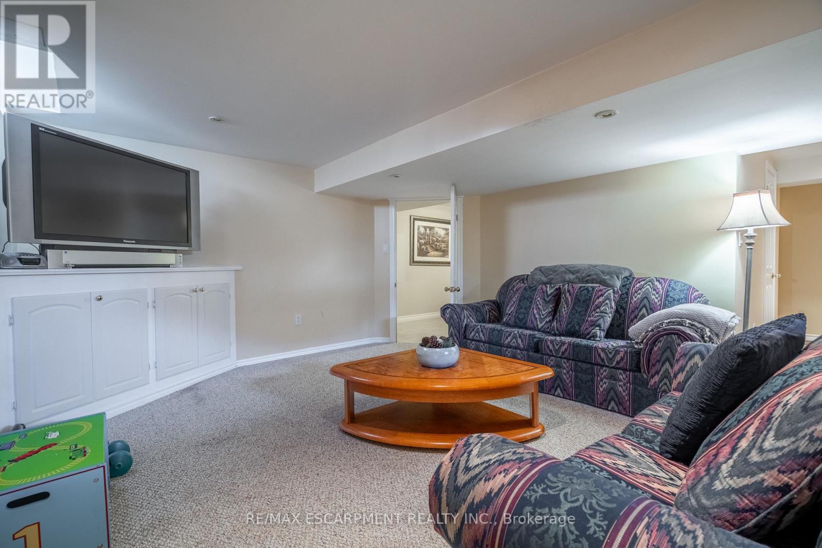 Photo 6 of 89 Meadowlands Boulevard, Hamilton ON
