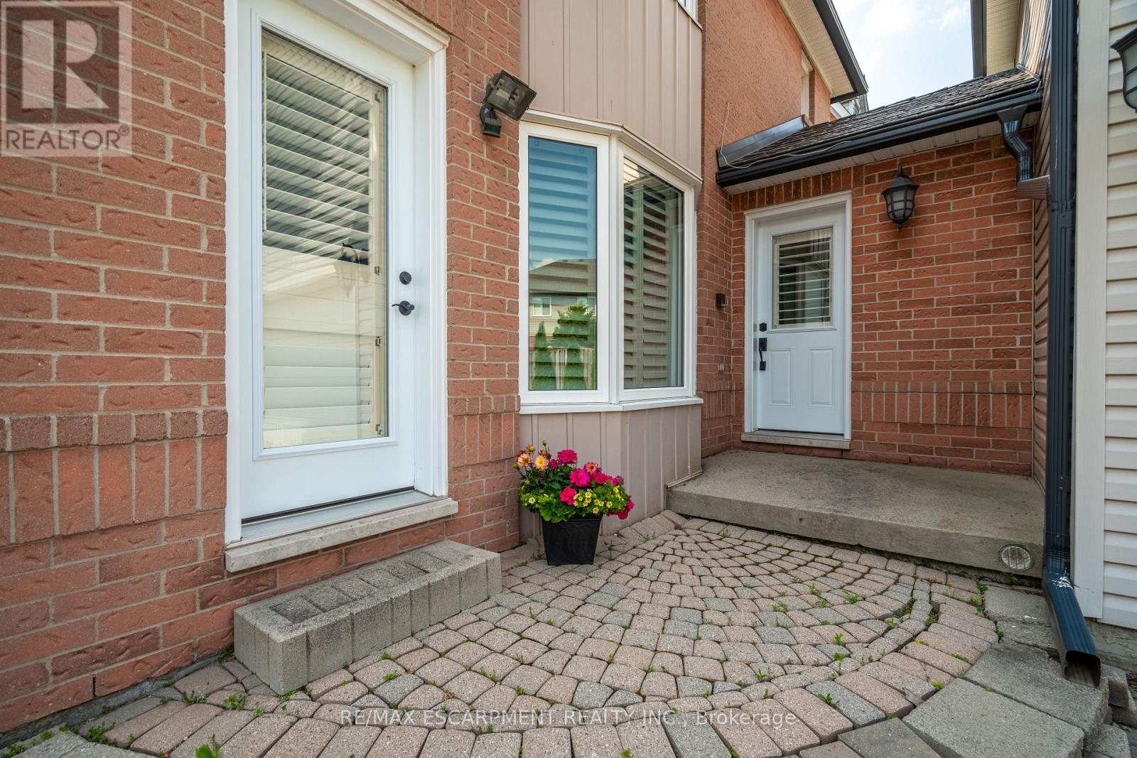 Photo 20 of 89 Meadowlands Boulevard, Hamilton ON