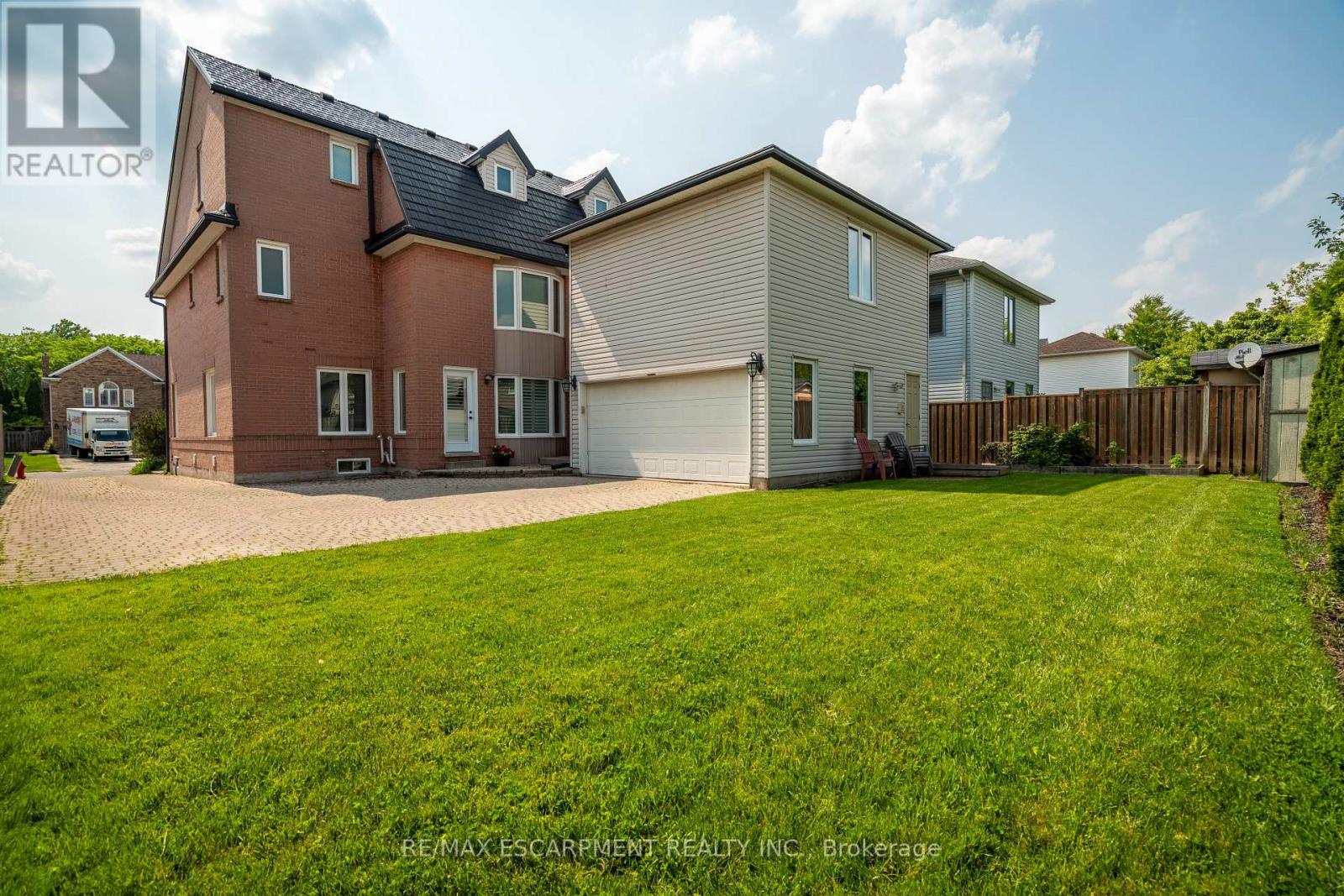 Photo 32 of 89 Meadowlands Boulevard, Hamilton ON