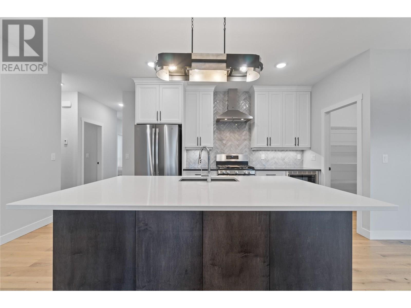 Photo 10 of 1840 10 Street Sw Unit 7, Salmon Arm BC