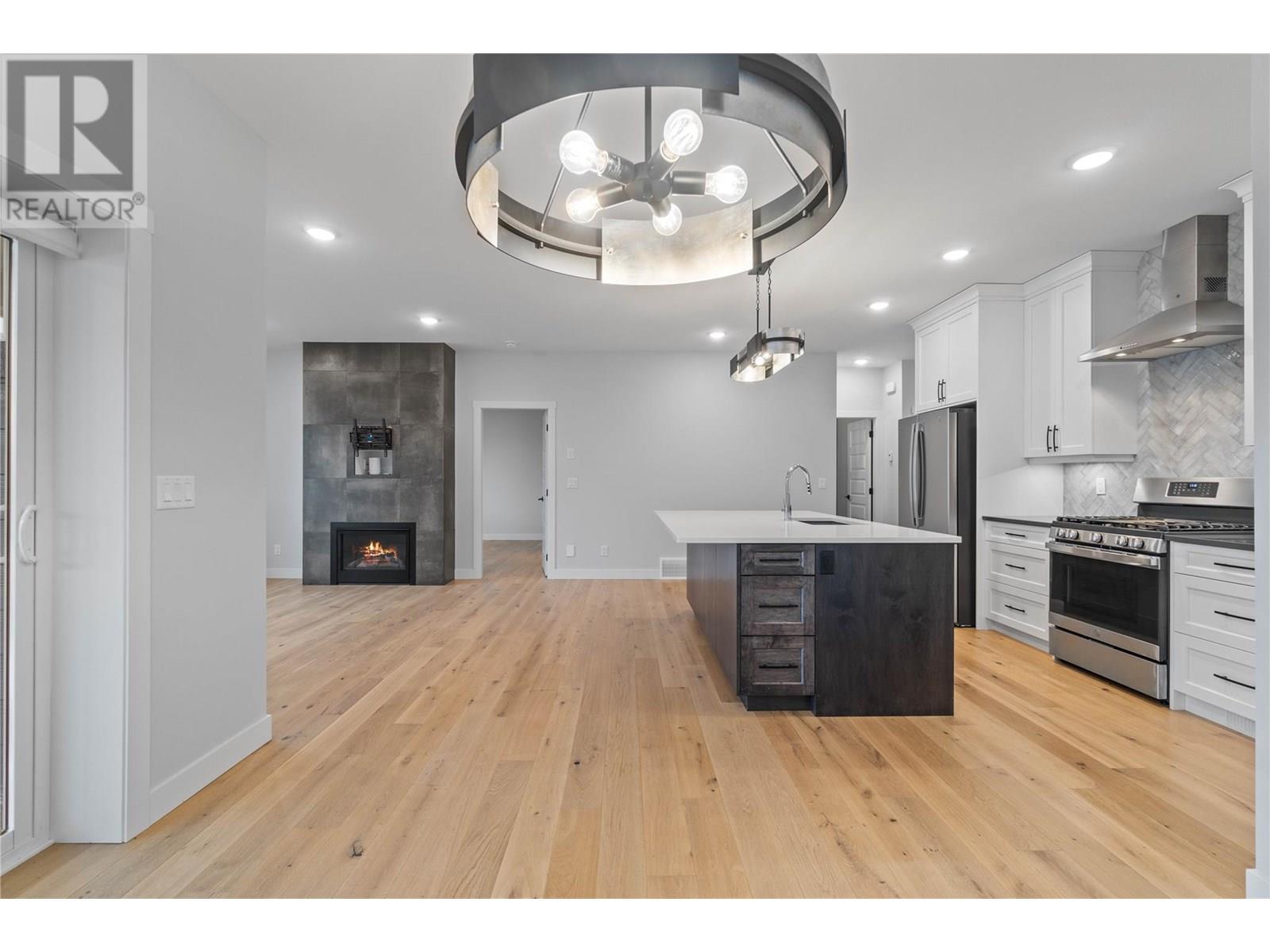 Photo 11 of 1840 10 Street Sw Unit 7, Salmon Arm BC