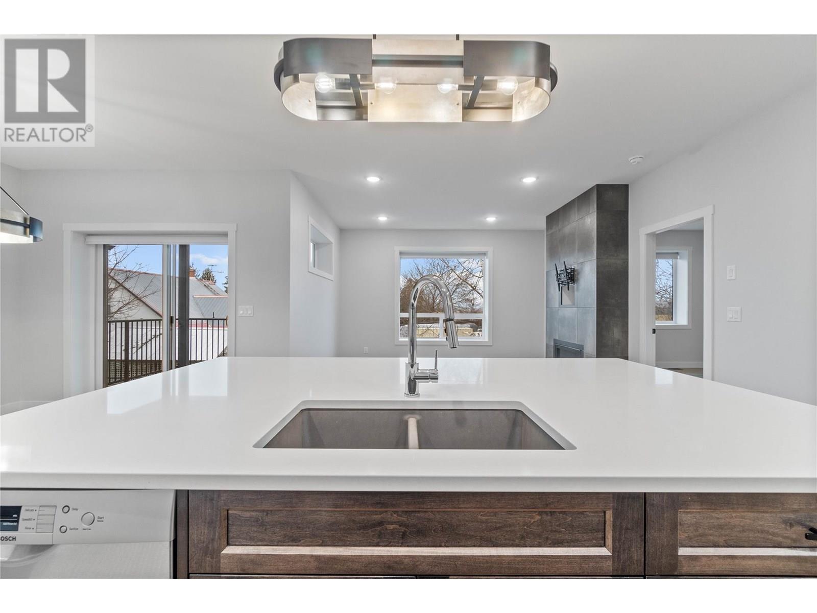 Photo 7 of 1840 10 Street Sw Unit 7, Salmon Arm BC