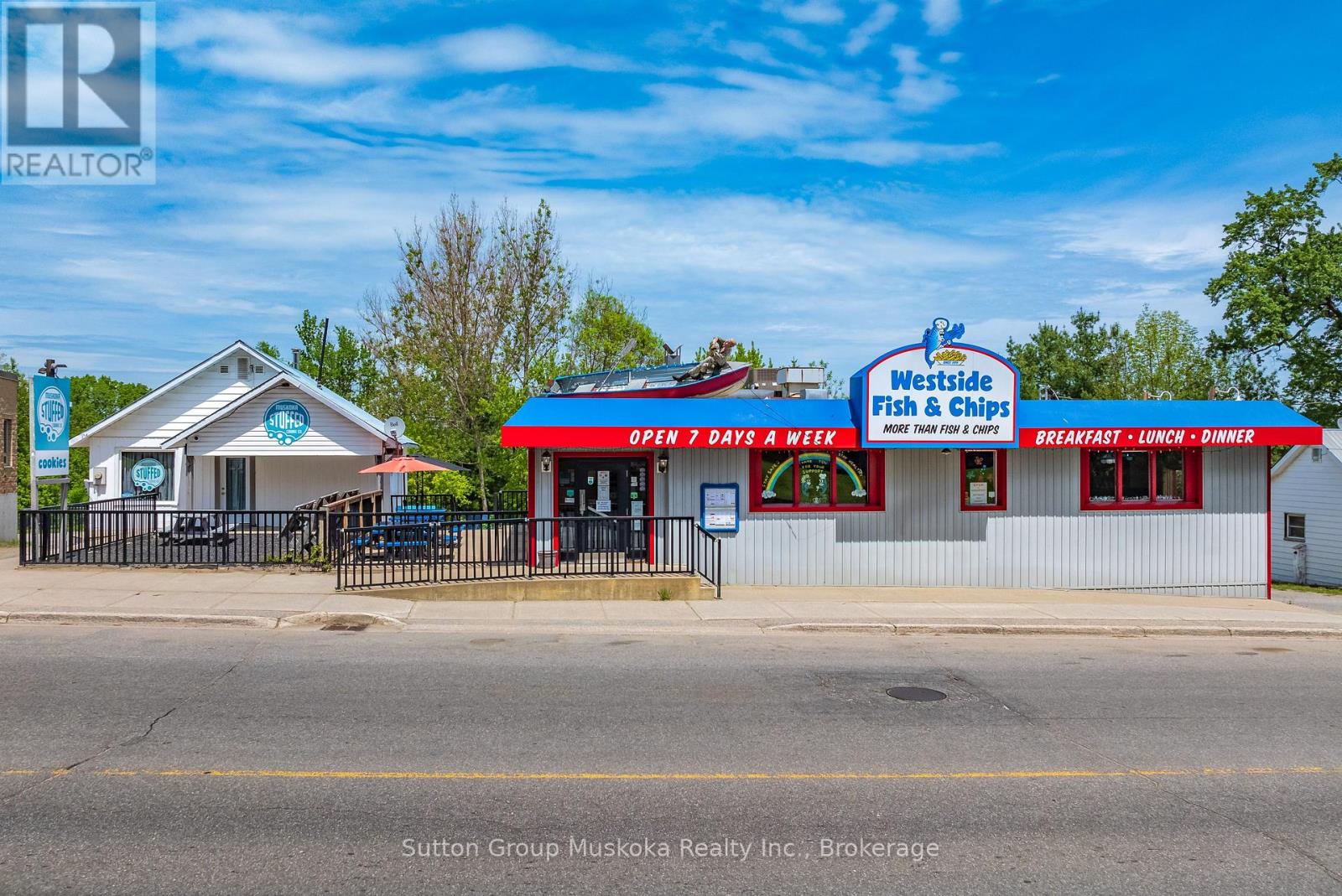 Photo 2 of 126 Main Street W, Huntsville ON
