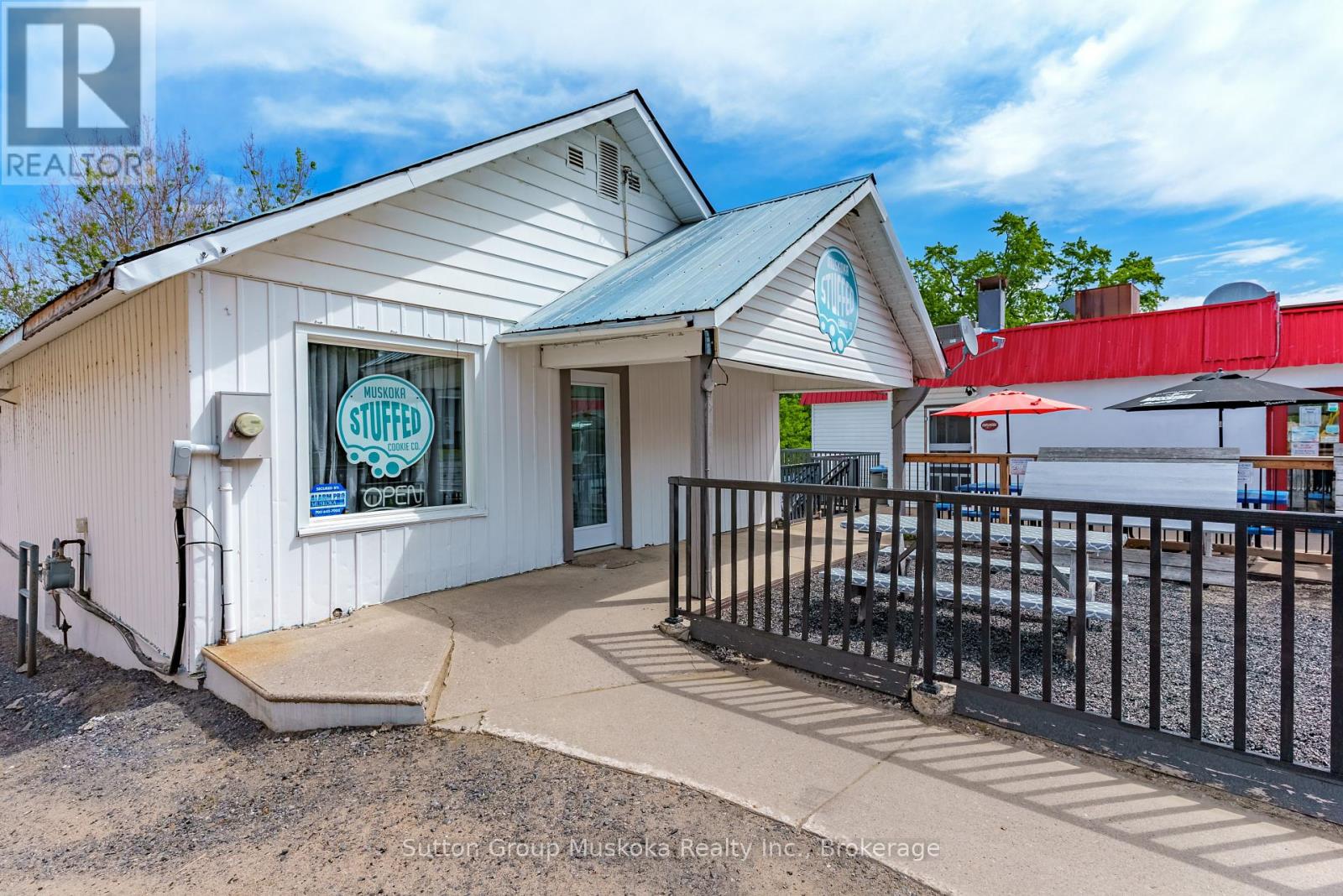 Photo 27 of 126 Main Street W, Huntsville ON