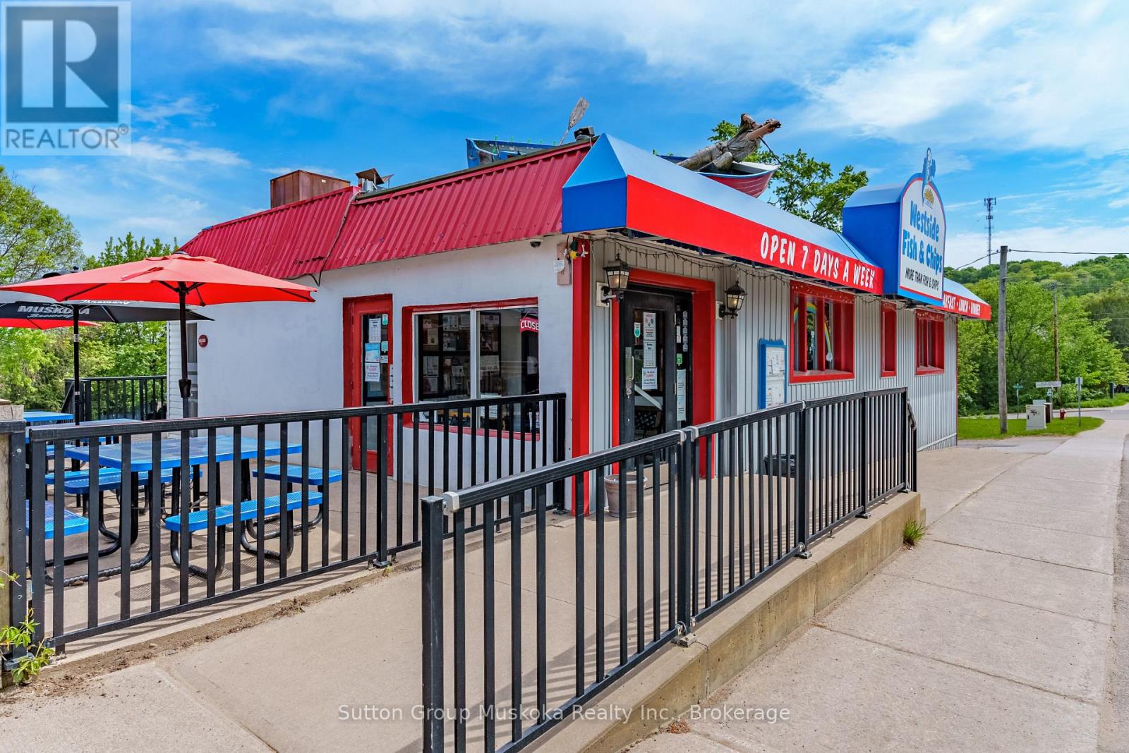 Photo 4 of 126 Main Street W, Huntsville ON