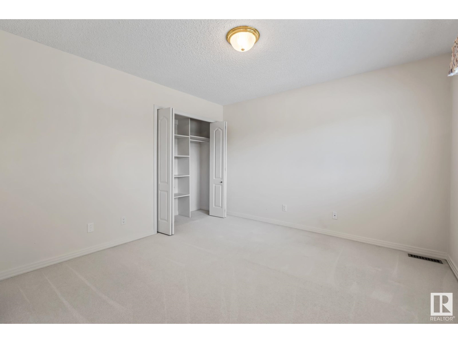 Photo 41 of 322 Burton Rd Nw, Edmonton AB