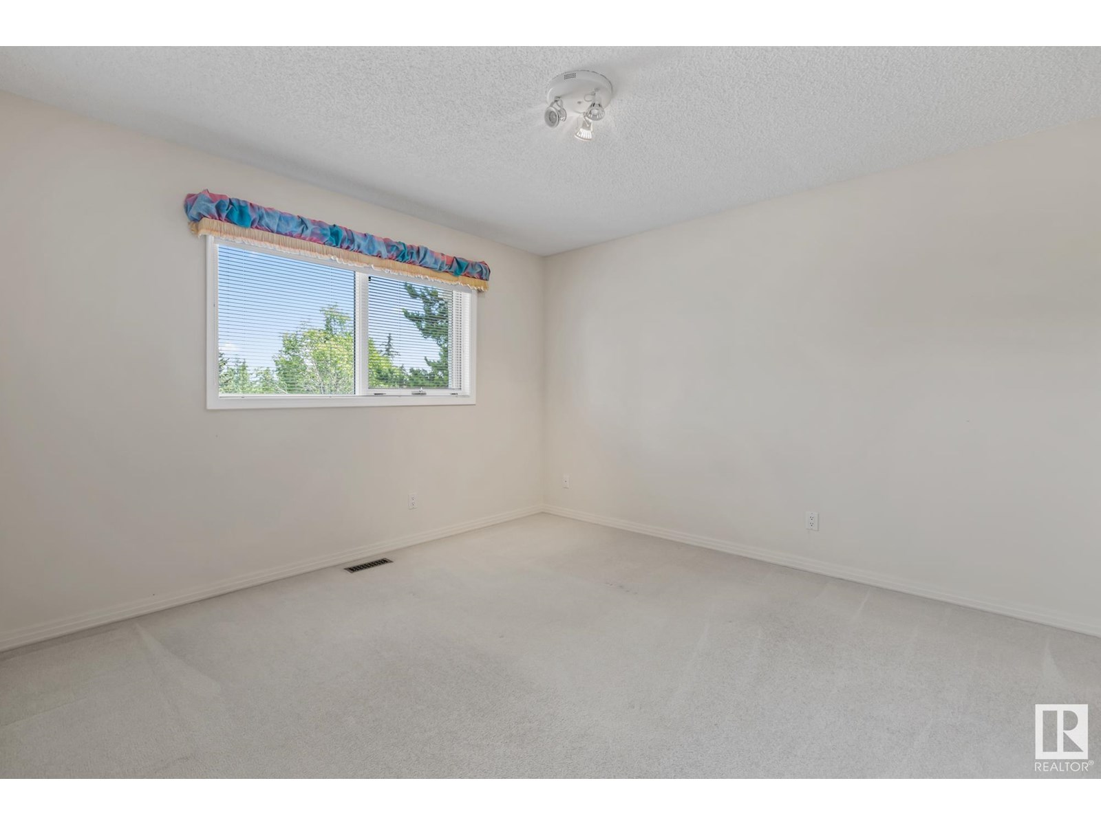 Photo 40 of 322 Burton Rd Nw, Edmonton AB