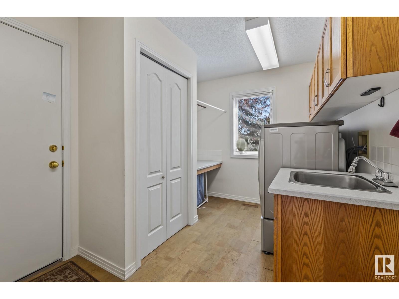 Photo 23 of 322 Burton Rd Nw, Edmonton AB