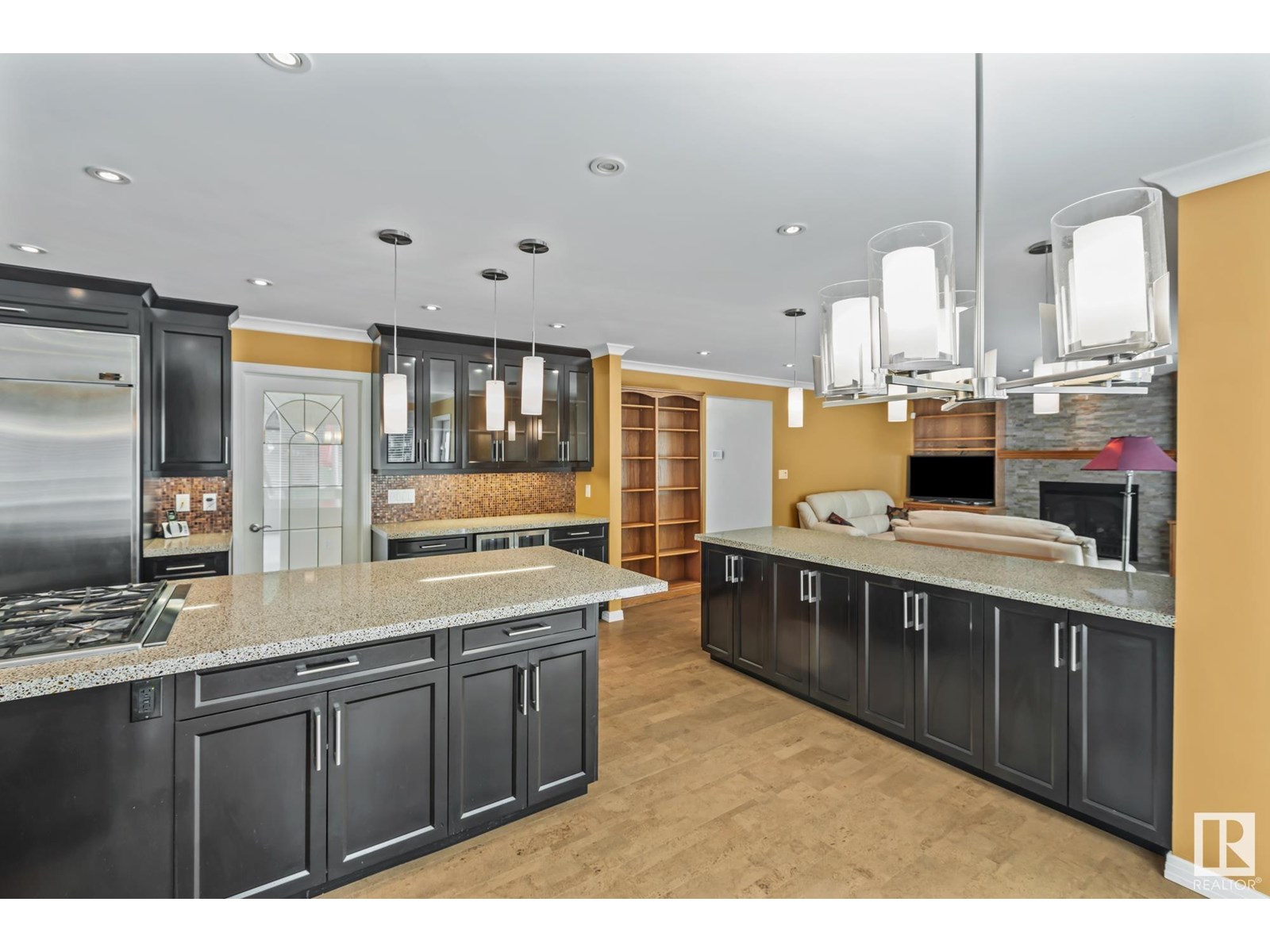 Photo 15 of 322 Burton Rd Nw, Edmonton AB