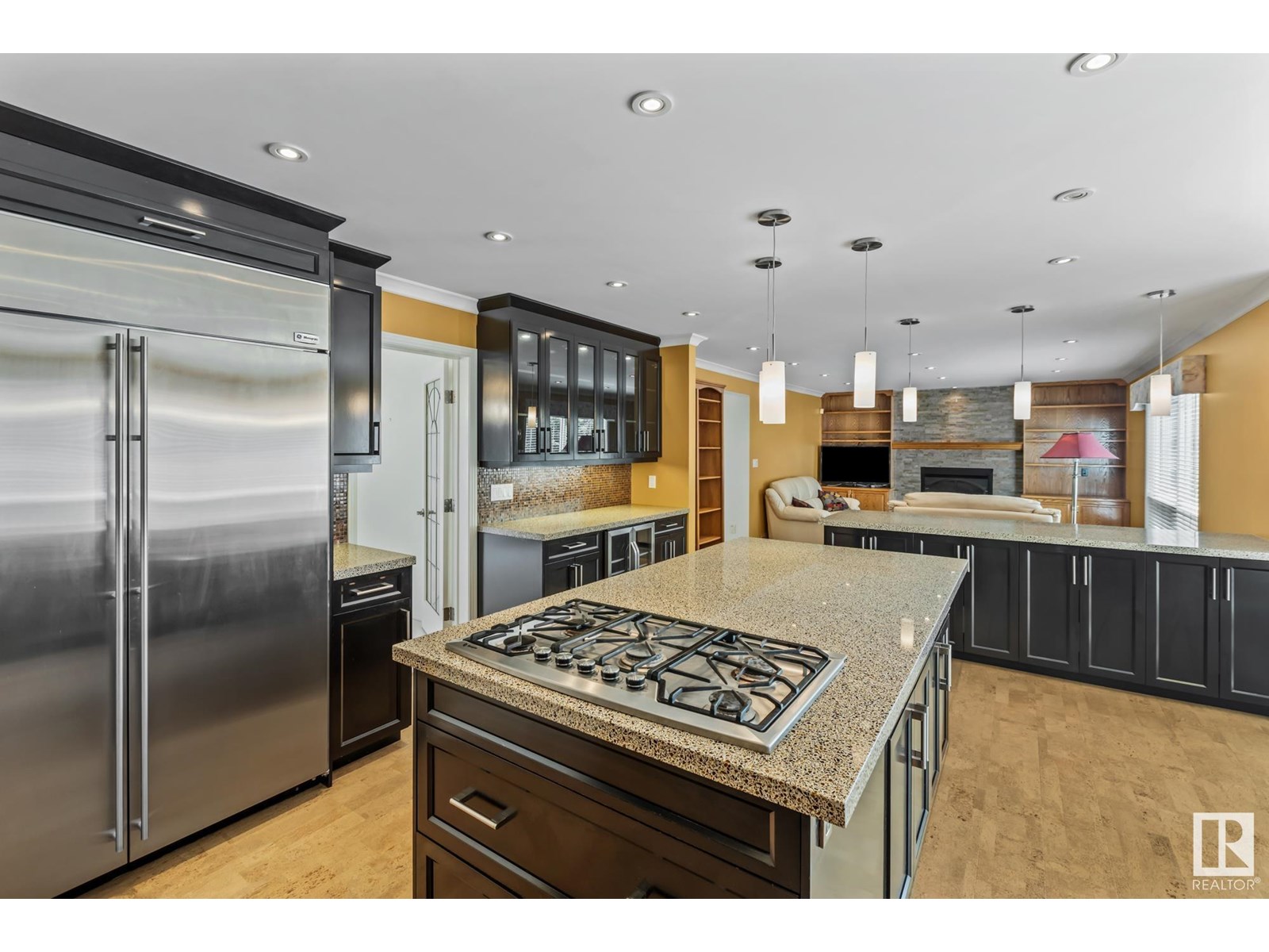 Photo 11 of 322 Burton Rd Nw, Edmonton AB