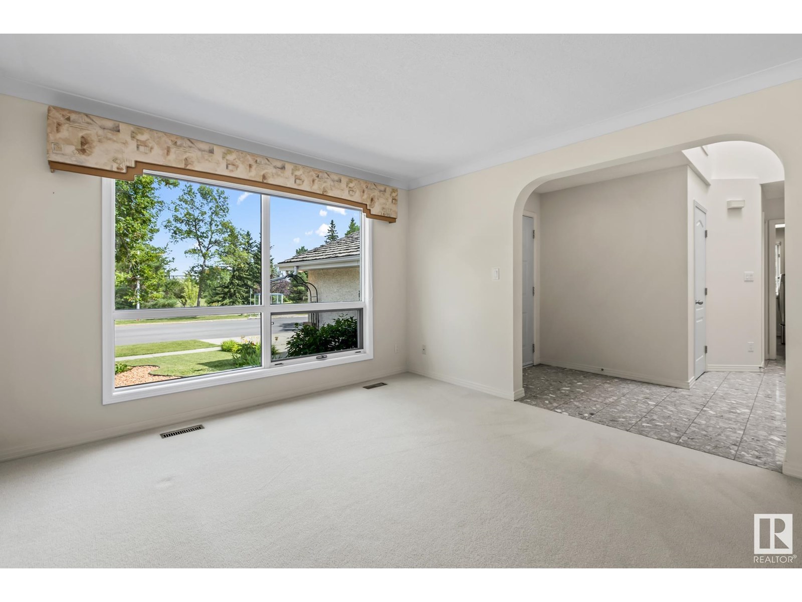 Photo 21 of 322 Burton Rd Nw, Edmonton AB