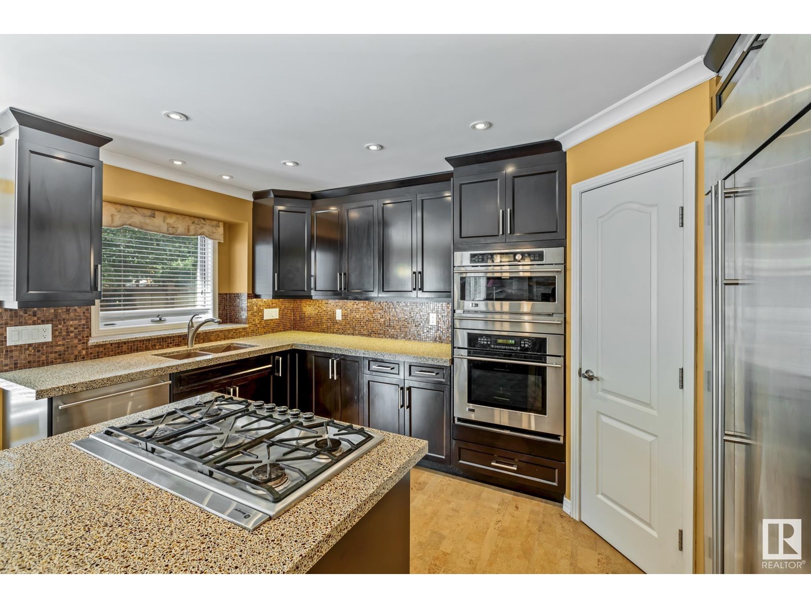 Photo 13 of 322 Burton Rd Nw, Edmonton AB