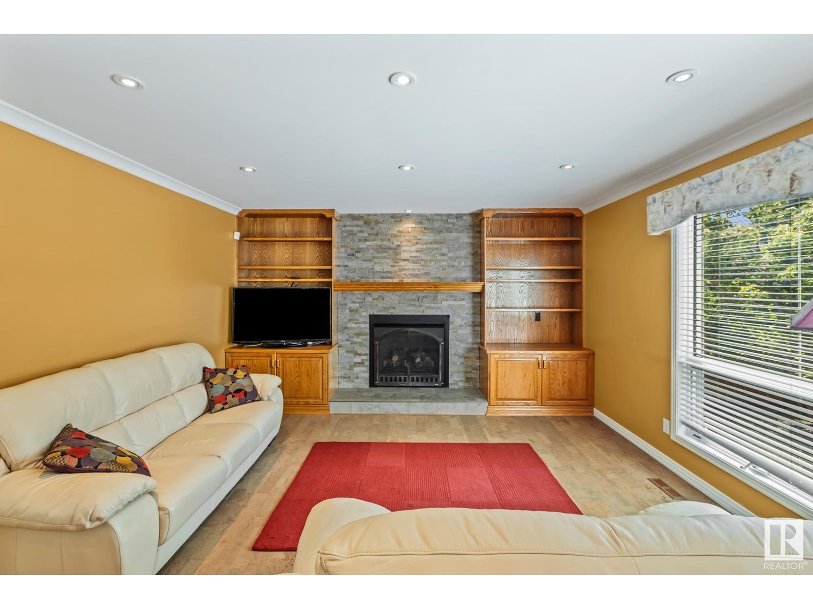 Photo 5 of 322 Burton Rd Nw, Edmonton AB