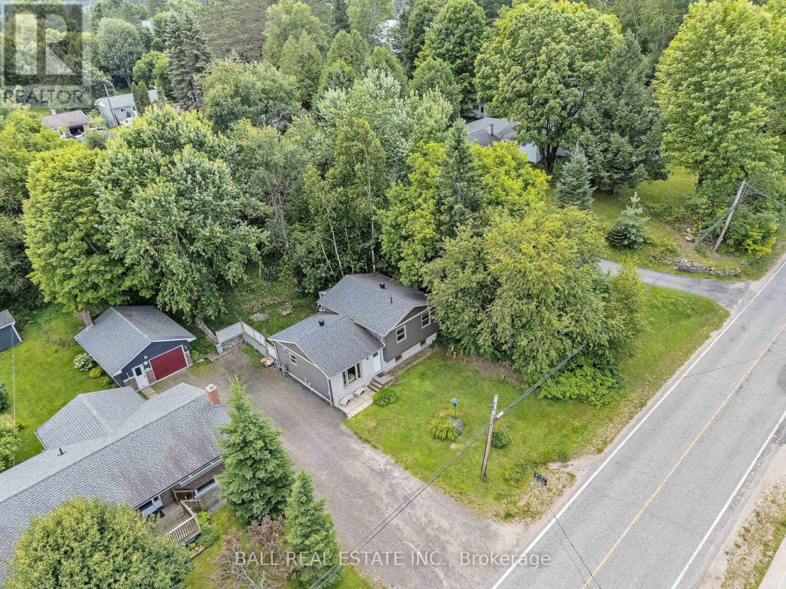 Photo 17 of 230 Yonge Street, Burks Falls ON