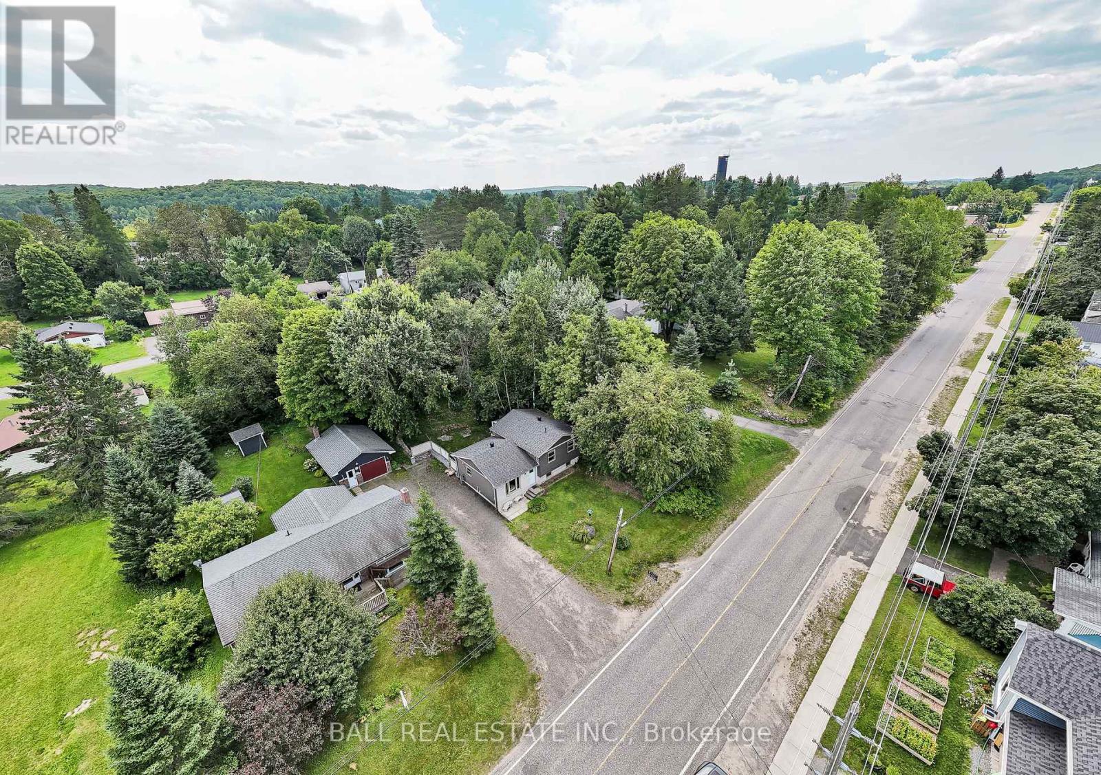 Photo 4 of 230 Yonge Street, Burks Falls ON