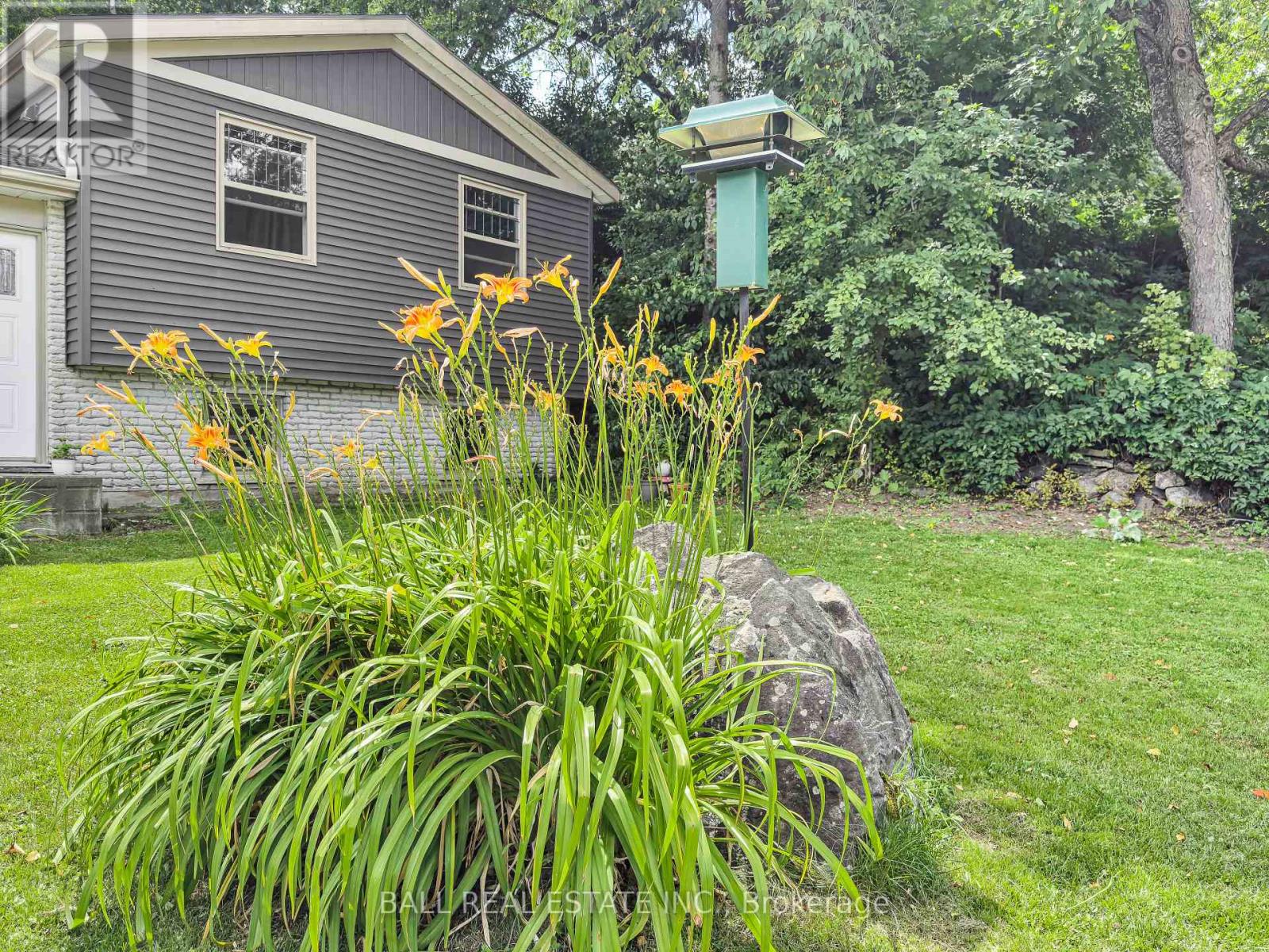 Photo 8 of 230 Yonge Street, Burks Falls ON