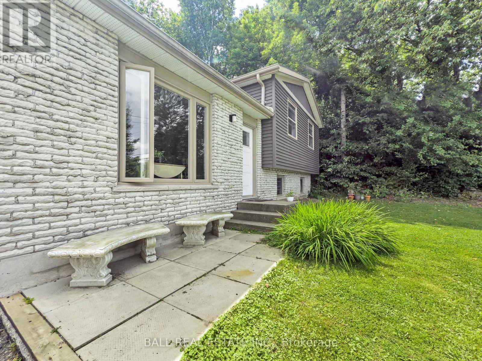 Photo 13 of 230 Yonge Street, Burks Falls ON