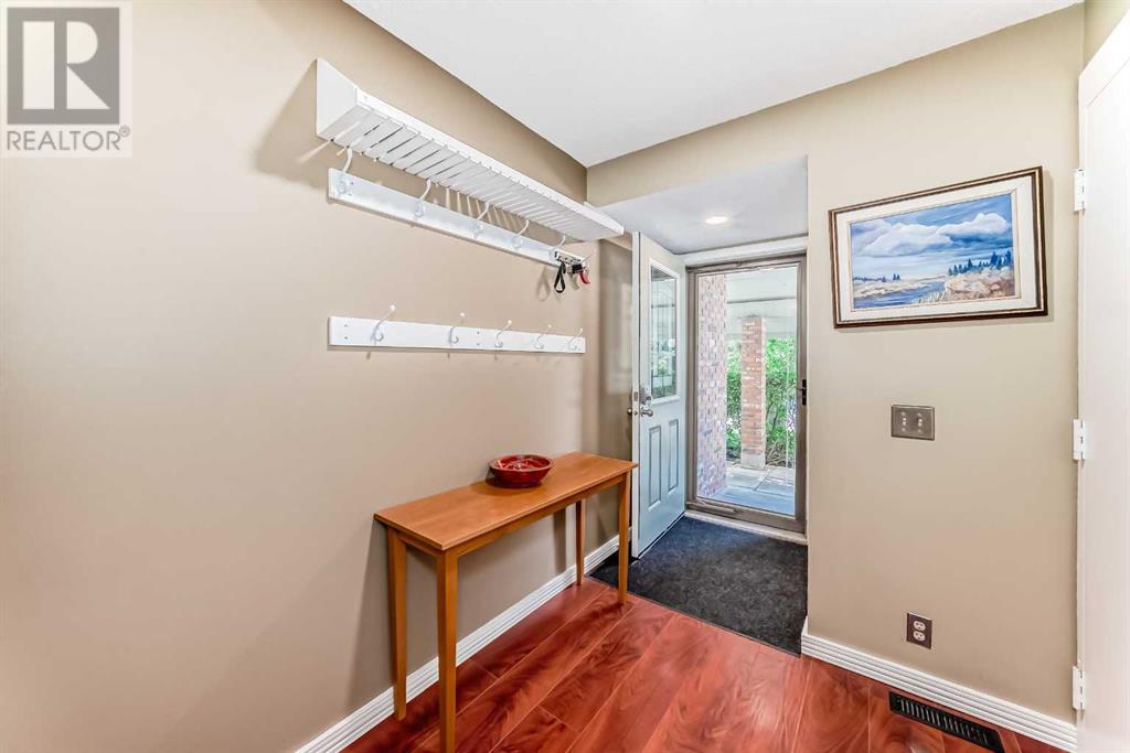 Single Family House 4 Level for Sale in  Point Mckay Grove NW Point McKay Calgary 