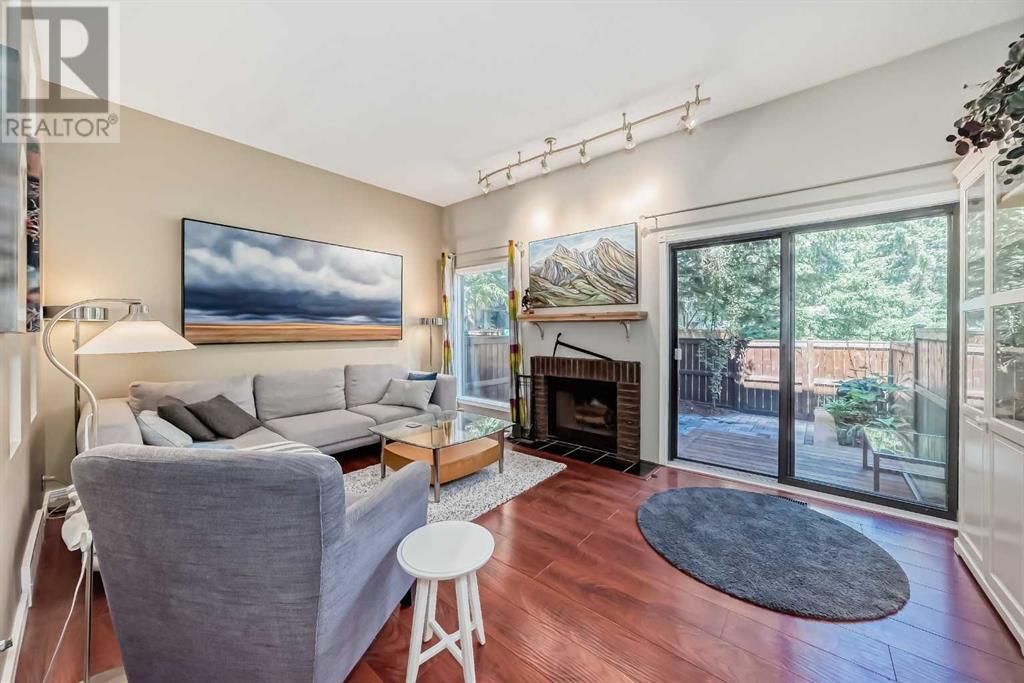 Single Family House 4 Level for Sale in  Point Mckay Grove NW Point McKay Calgary 