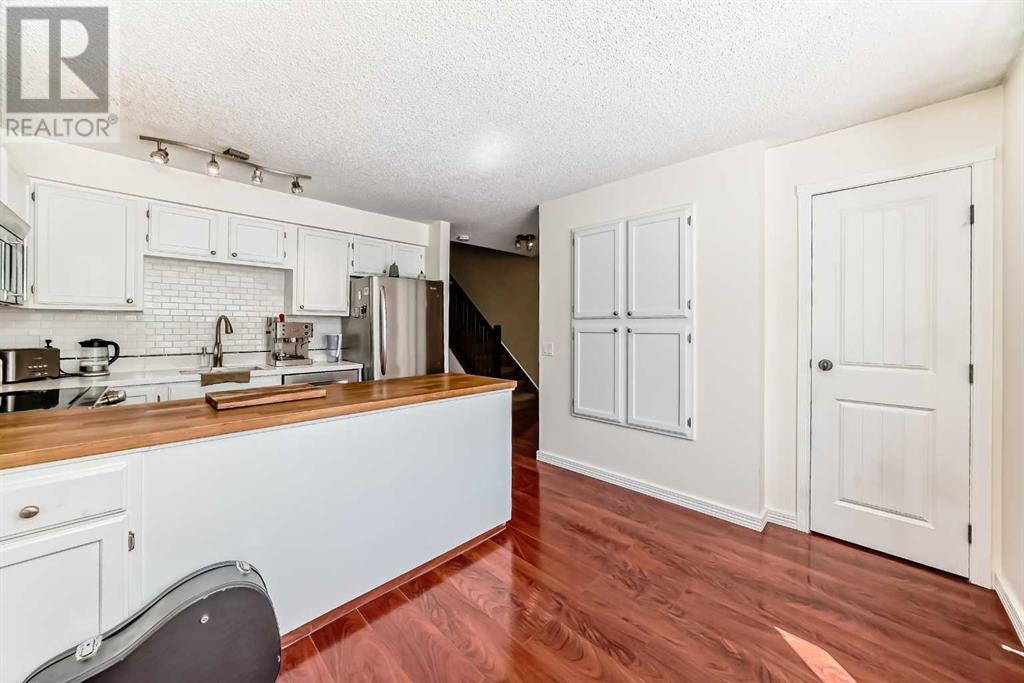 Single Family House 4 Level for Sale in  Point Mckay Grove NW Point McKay Calgary 