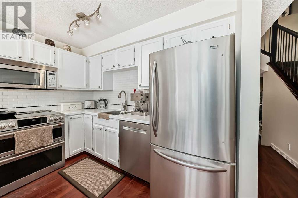 Single Family House 4 Level for Sale in  Point Mckay Grove NW Point McKay Calgary 