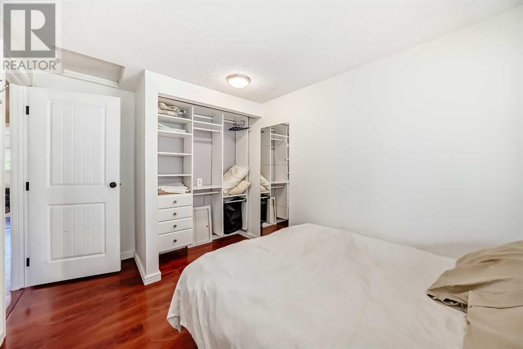 Single Family House 4 Level for Sale in  Point Mckay Grove NW Point McKay Calgary 