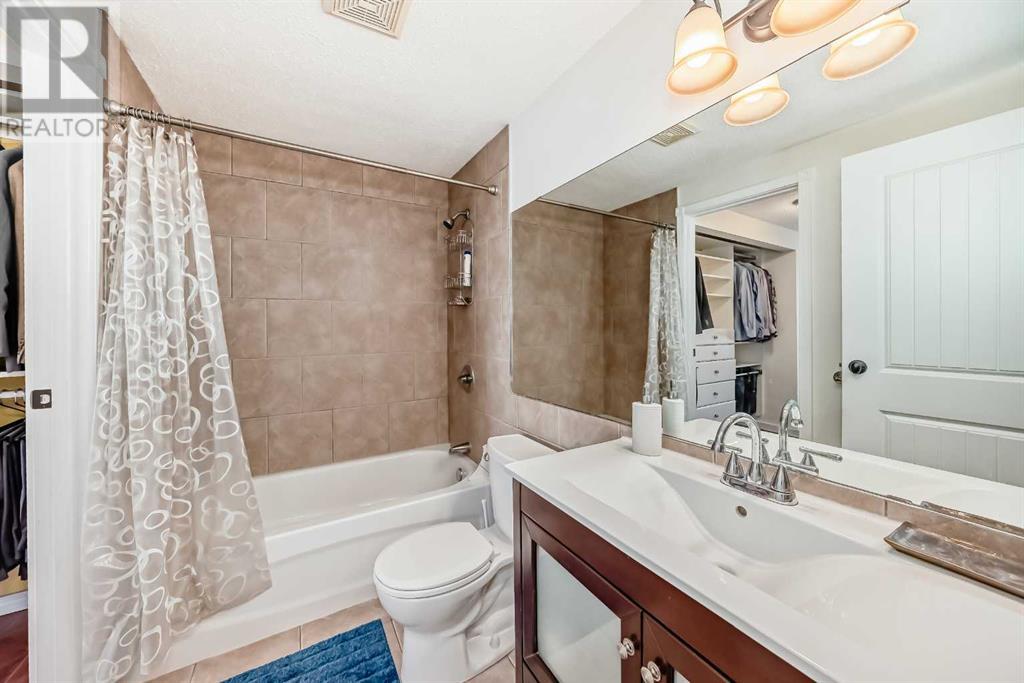 Single Family House 4 Level for Sale in  Point Mckay Grove NW Point McKay Calgary 