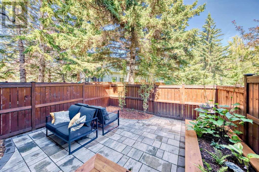 Single Family House 4 Level for Sale in  Point Mckay Grove NW Point McKay Calgary 