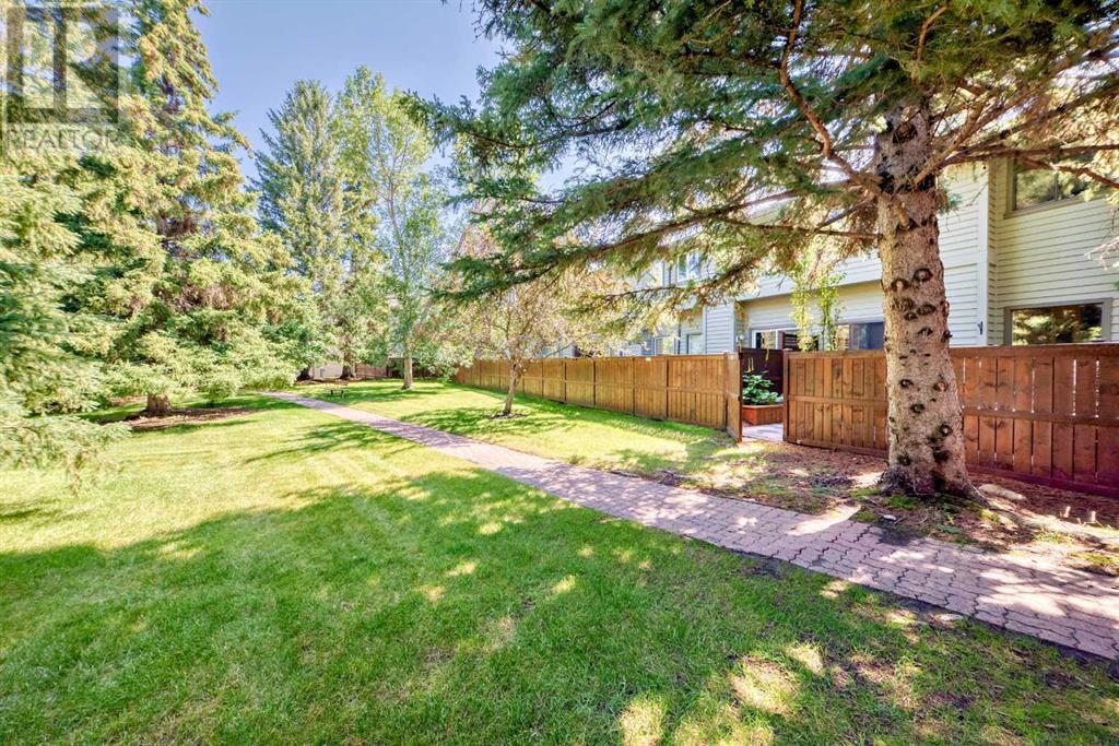 Single Family House 4 Level for Sale in  Point Mckay Grove NW Point McKay Calgary 