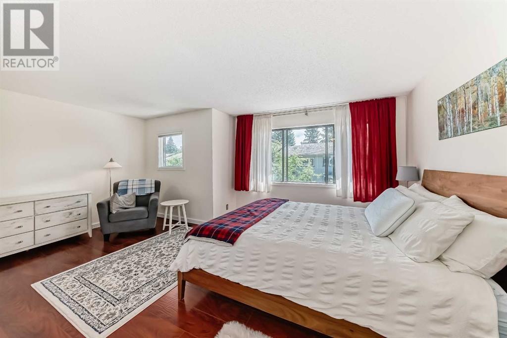 Single Family House 4 Level for Sale in  Point Mckay Grove NW Point McKay Calgary 