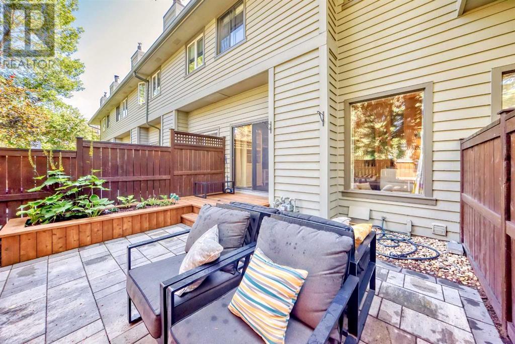 Single Family House 4 Level for Sale in  Point Mckay Grove NW Point McKay Calgary 