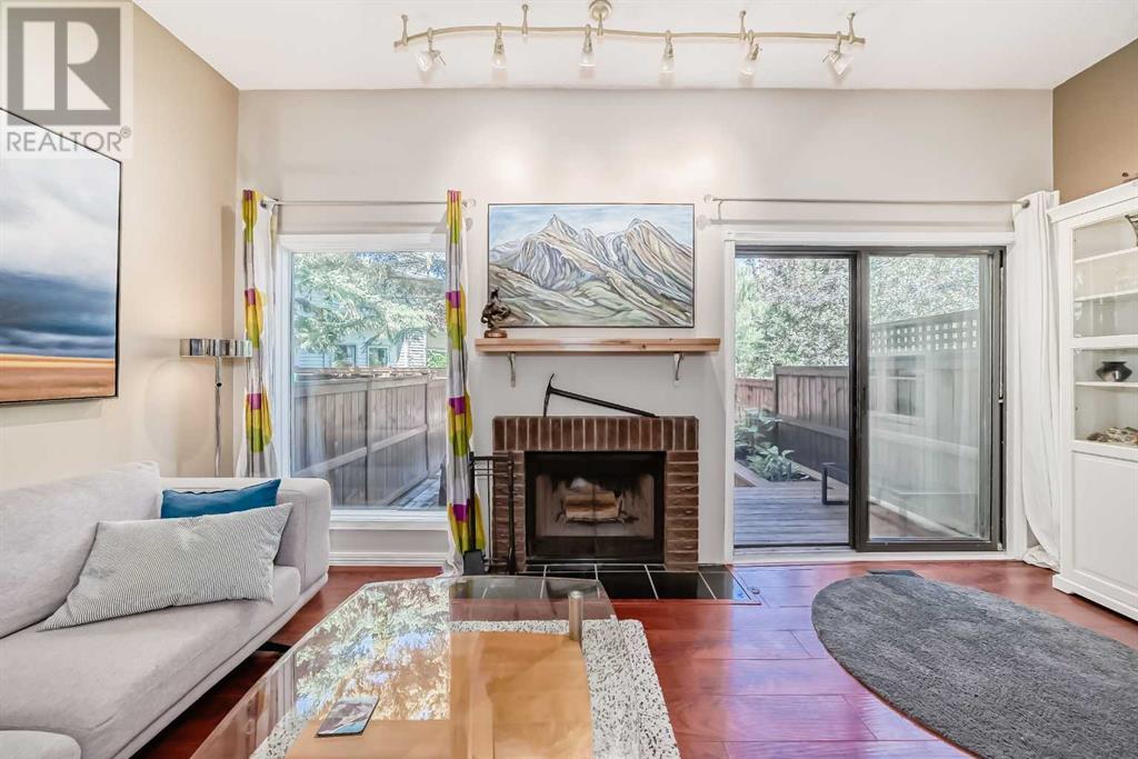 Single Family House 4 Level for Sale in  Point Mckay Grove NW Point McKay Calgary 
