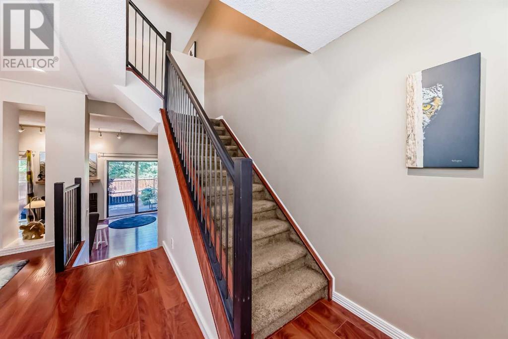 Single Family House 4 Level for Sale in  Point Mckay Grove NW Point McKay Calgary 