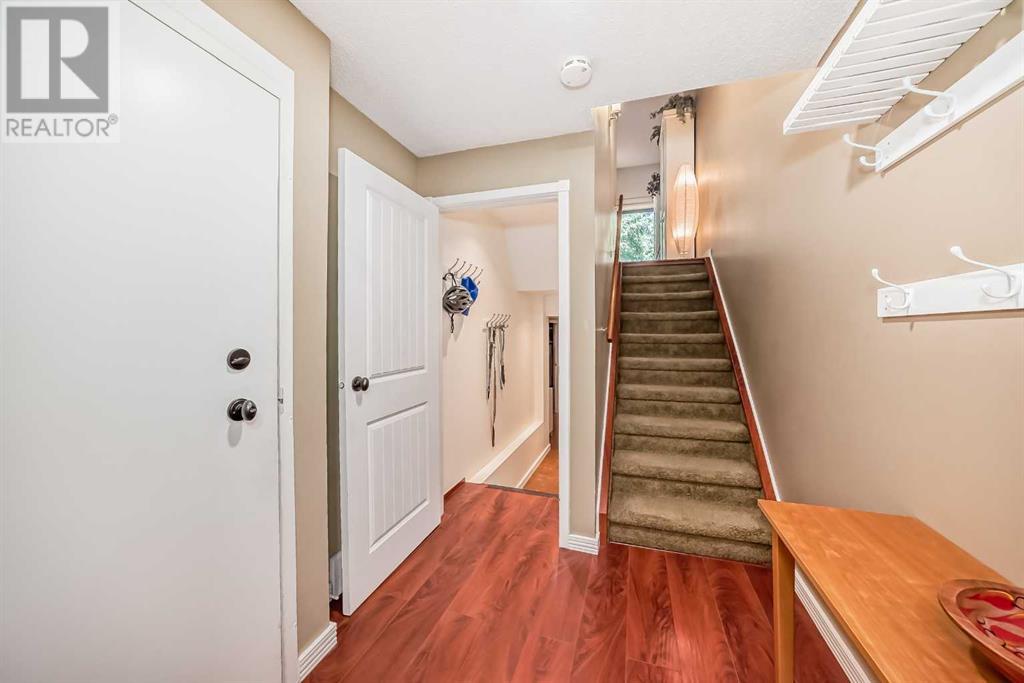 Single Family House 4 Level for Sale in  Point Mckay Grove NW Point McKay Calgary 