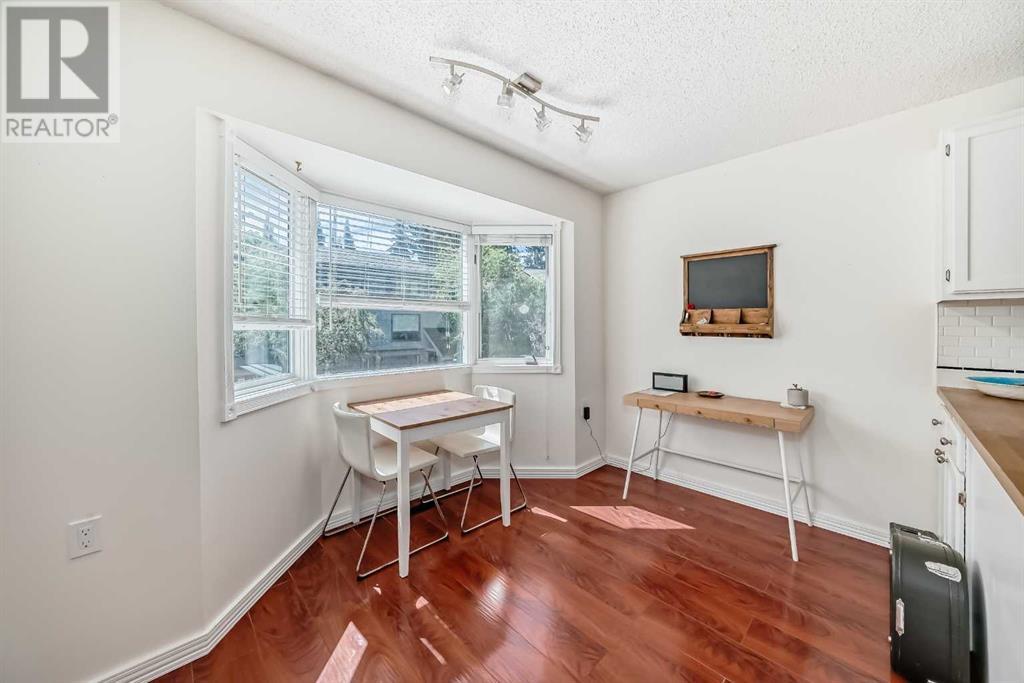 Single Family House 4 Level for Sale in  Point Mckay Grove NW Point McKay Calgary 
