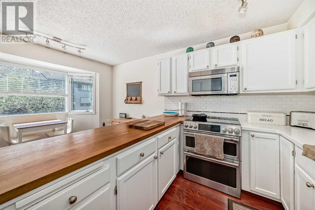 Single Family House 4 Level for Sale in  Point Mckay Grove NW Point McKay Calgary 