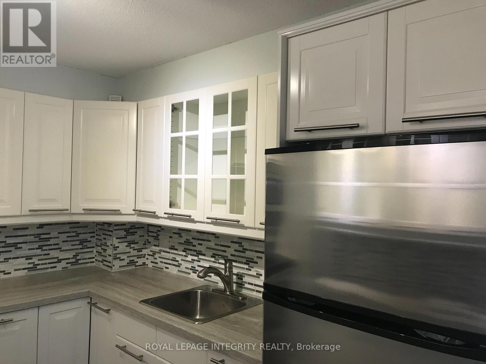 Photo 8 of 815 20 Chesterton Drive, Ottawa ON