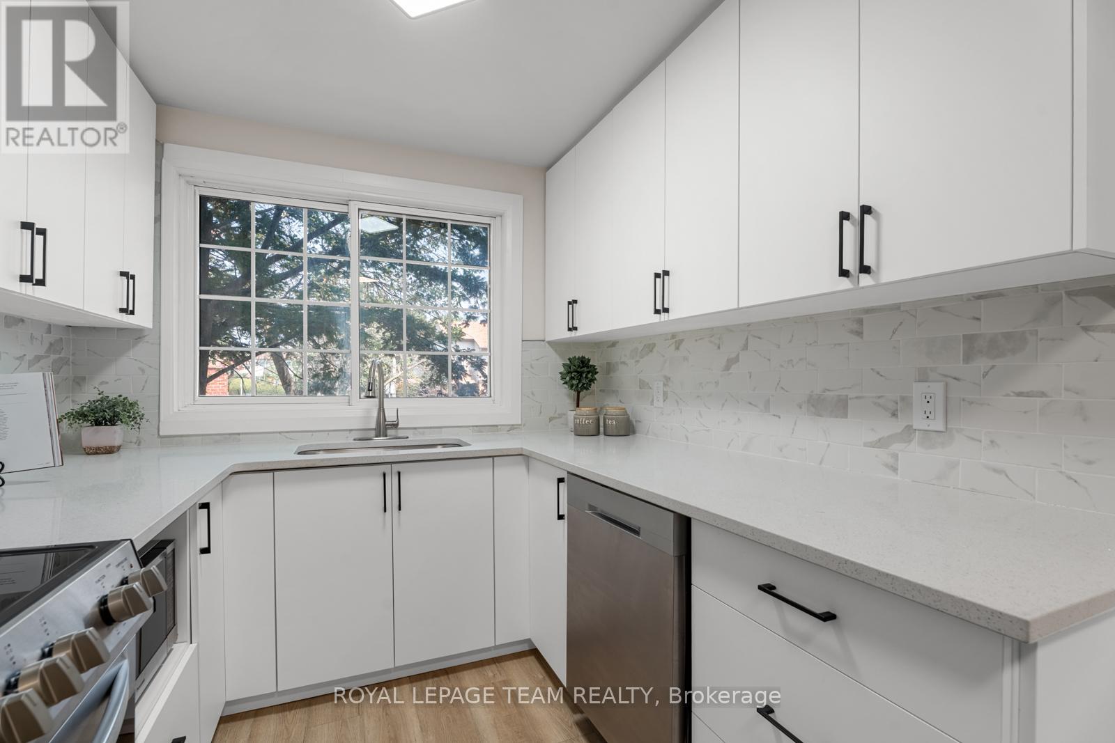 Photo 16 of 54 Greenboro Crescent, Ottawa ON